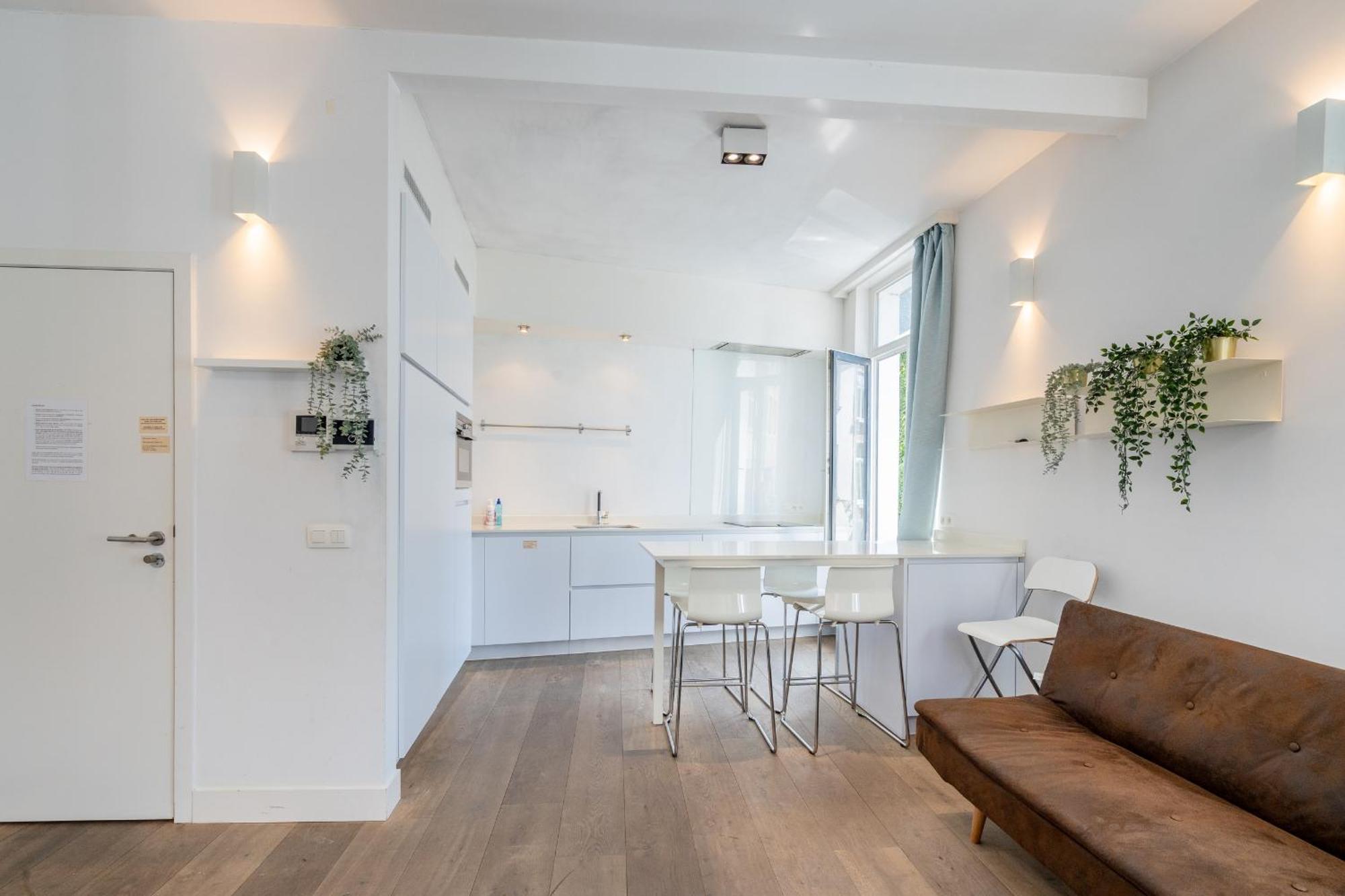 Light Modern Apartment In The Heart Of Anversa Esterno foto