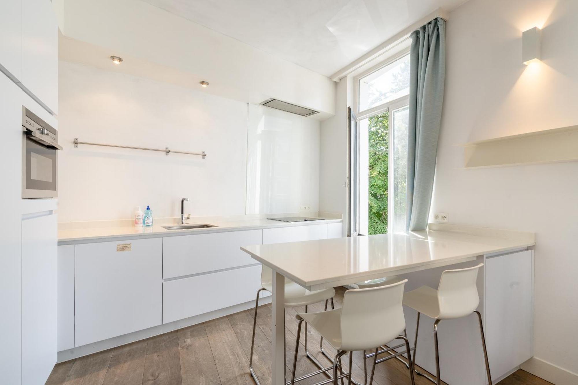 Light Modern Apartment In The Heart Of Anversa Esterno foto