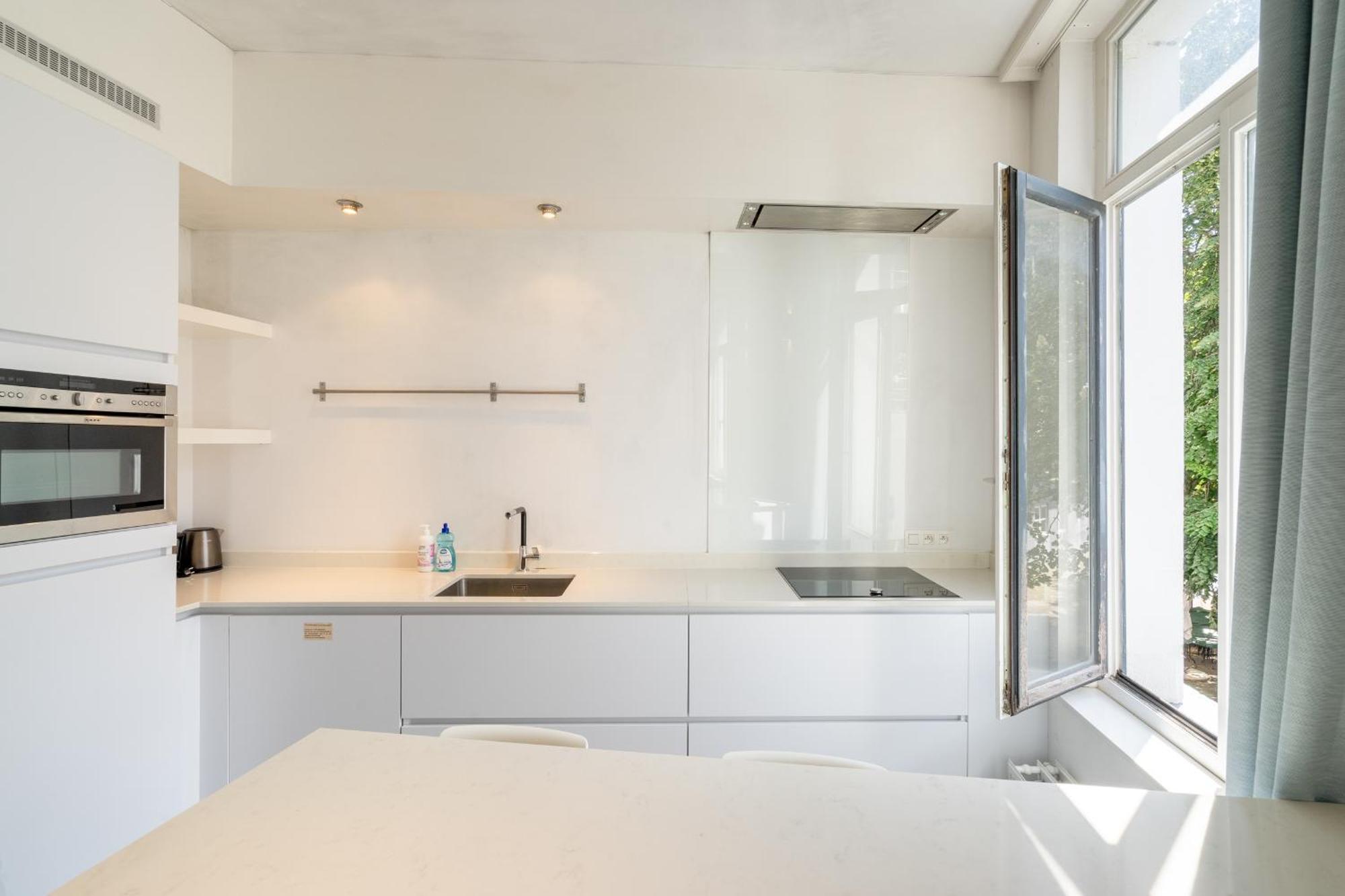 Light Modern Apartment In The Heart Of Anversa Esterno foto