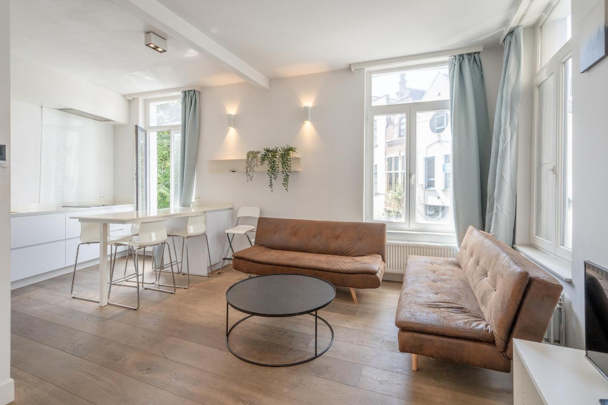 Light Modern Apartment In The Heart Of Anversa Esterno foto