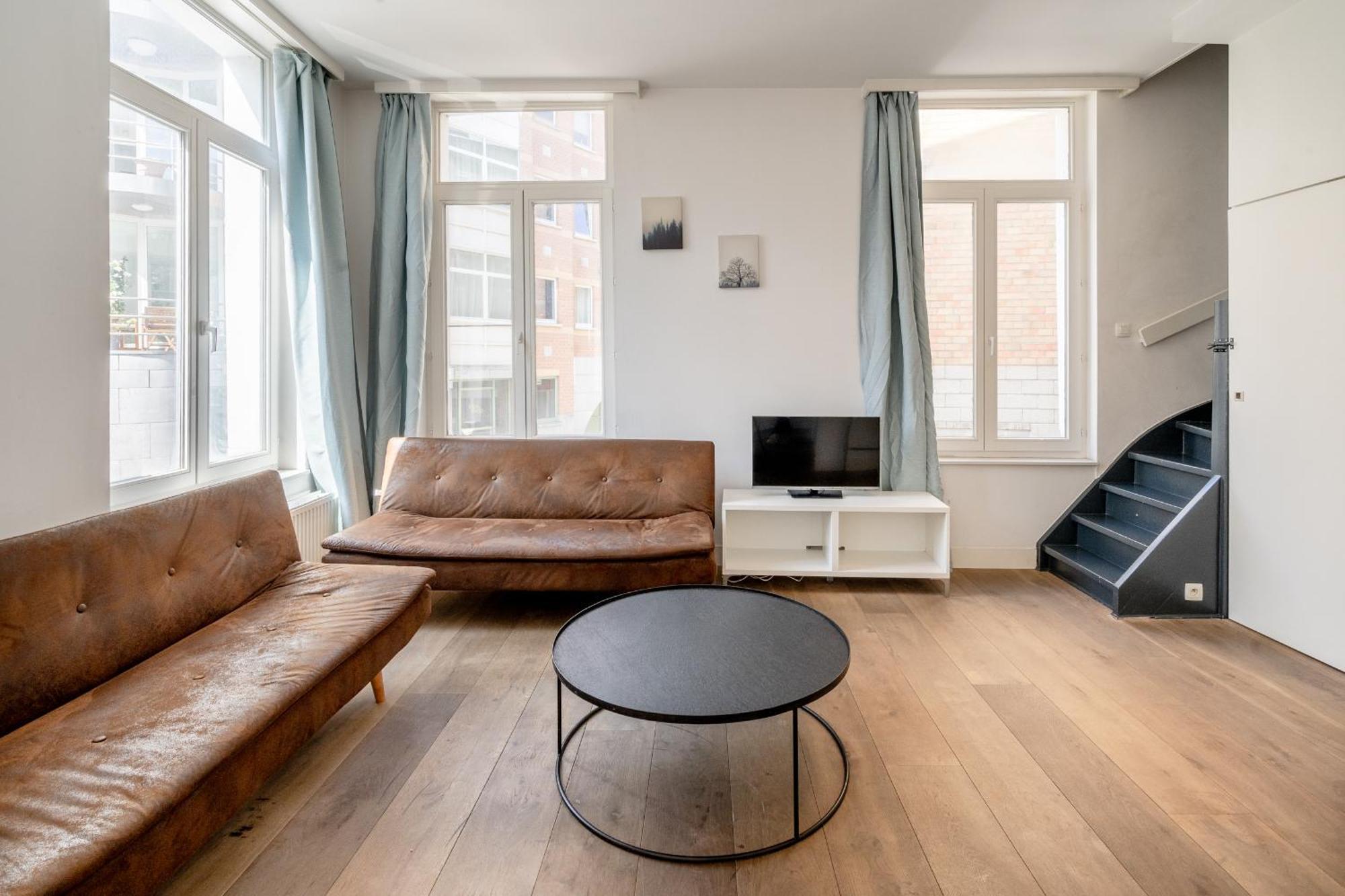 Light Modern Apartment In The Heart Of Anversa Esterno foto