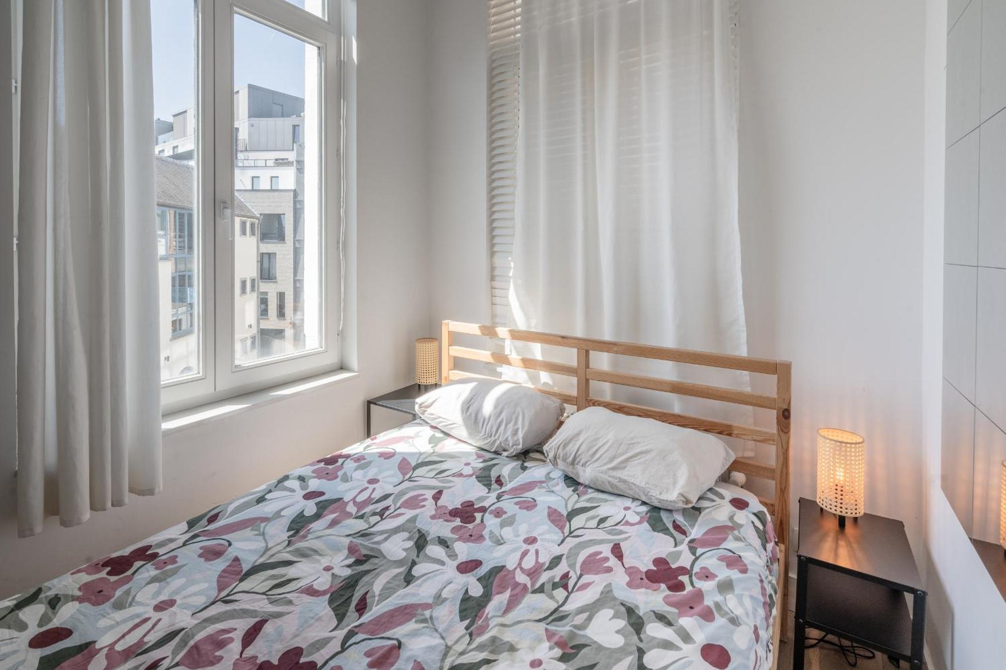 Light Modern Apartment In The Heart Of Anversa Esterno foto