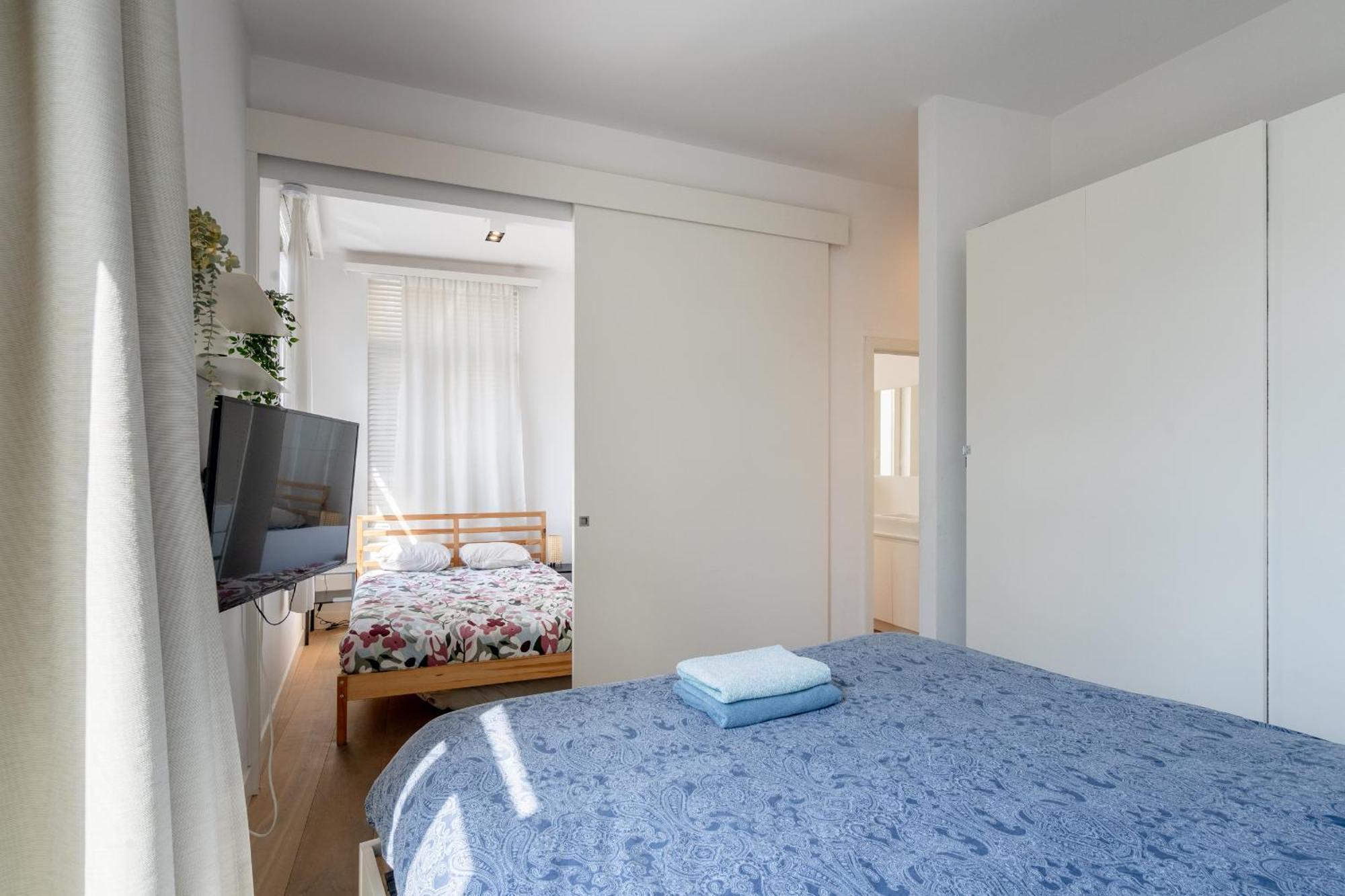 Light Modern Apartment In The Heart Of Anversa Esterno foto